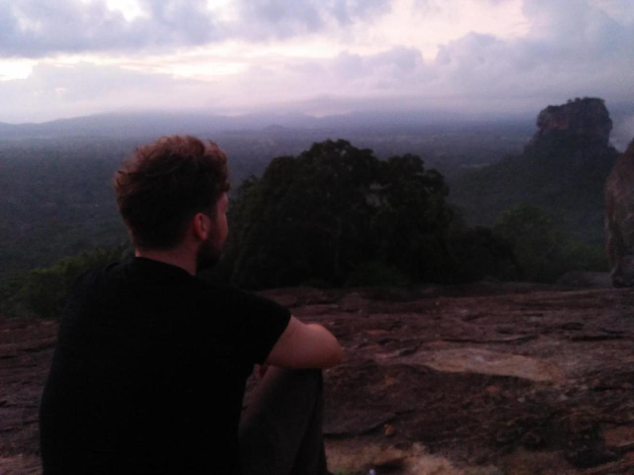 One More Night Hostel Sigiriya Exterior foto