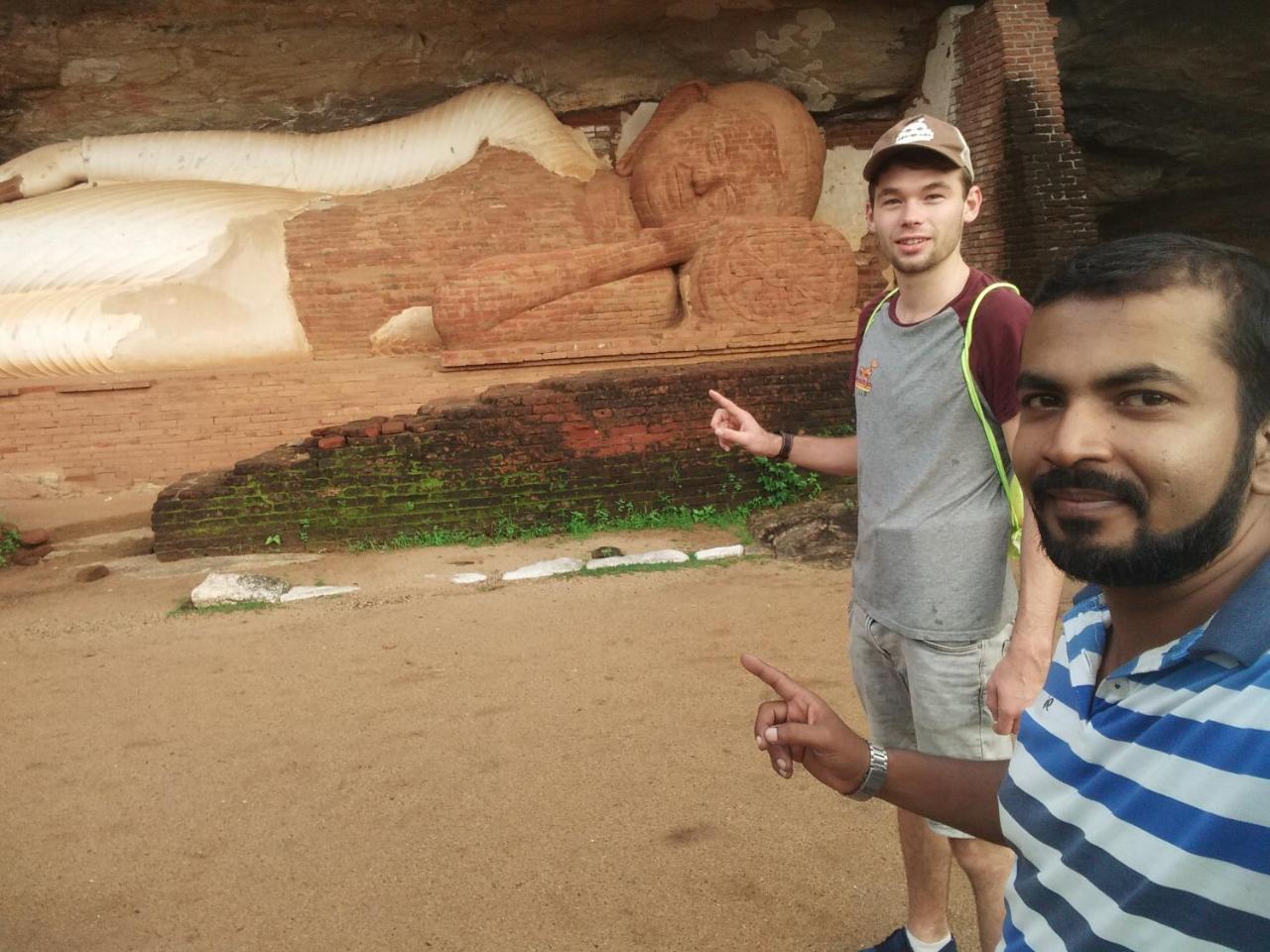 One More Night Hostel Sigiriya Exterior foto
